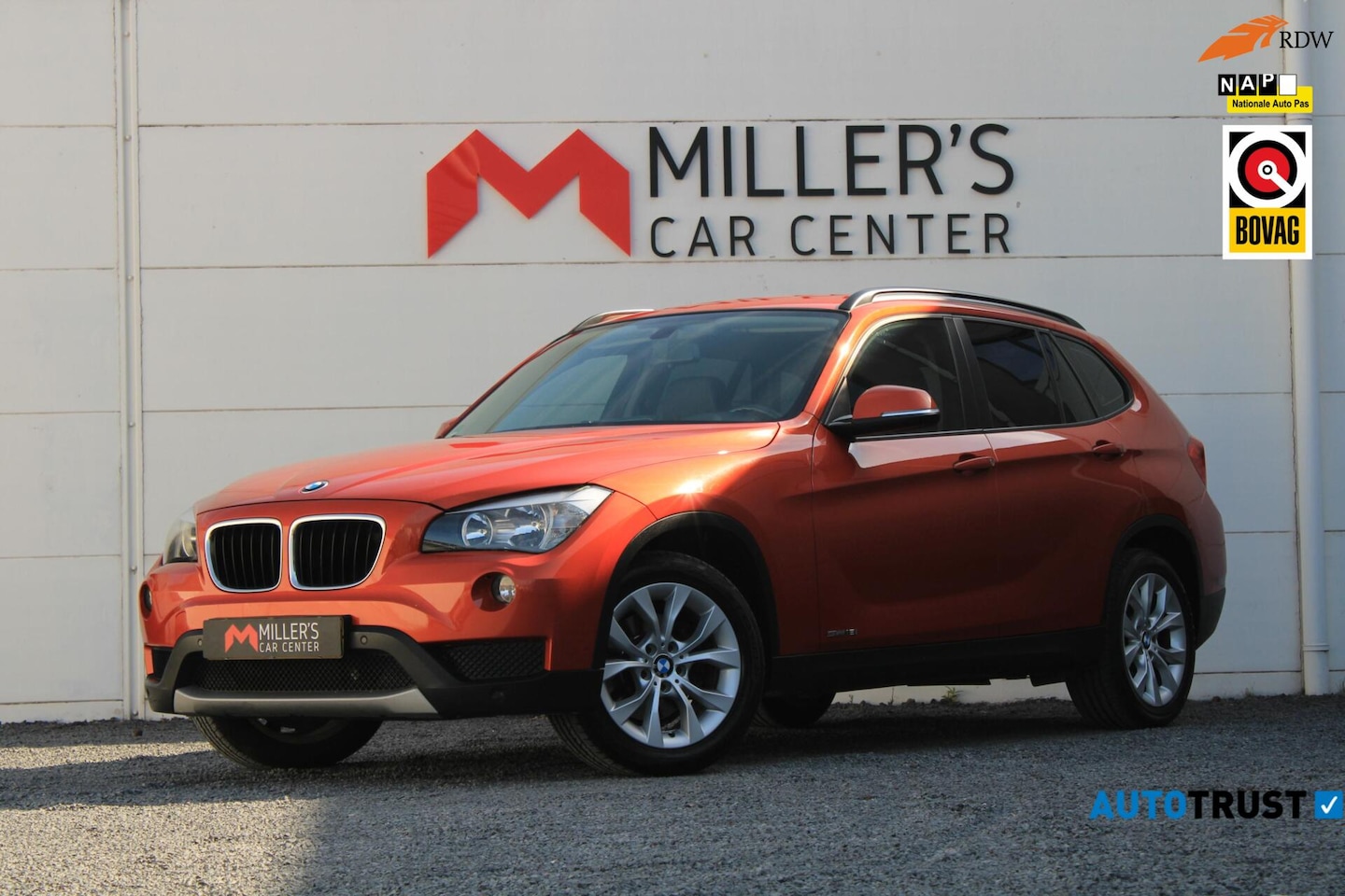 BMW X1 - sDrive18i AUT PDC V+A NAVI CARPLAY STOELVERWARMING - AutoWereld.nl