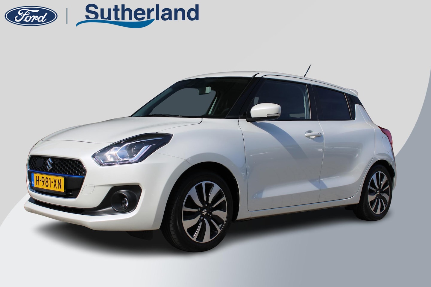 Suzuki Swift - 1.2 Stijl Smart Hybrid | Trekhaak | Adaptive Cruise Control | Stoelverwarming | Climate Co - AutoWereld.nl
