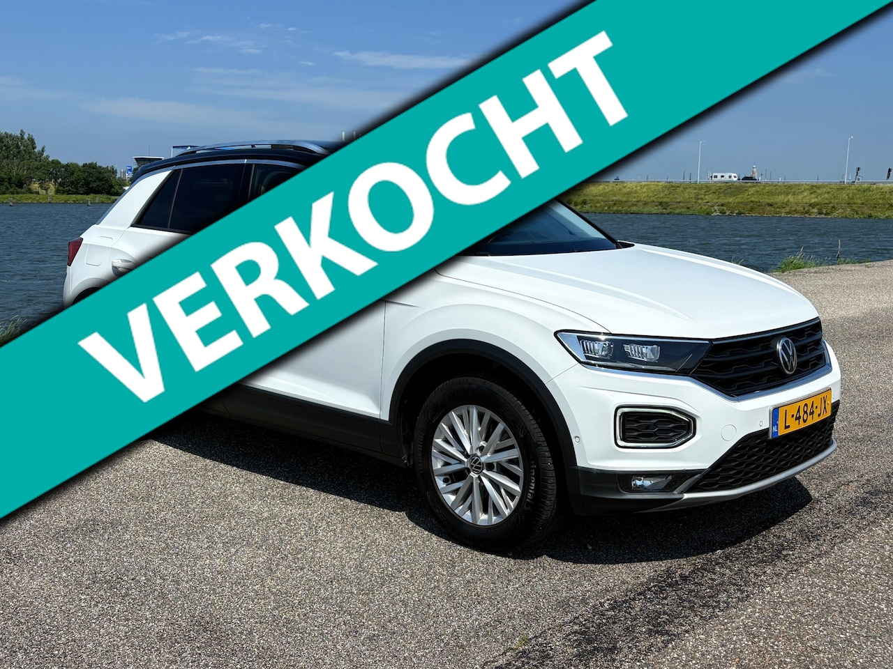 Volkswagen T-Roc - 1.5 TSI Style Business Intense/Pano/ECC/NL/Zeer volle - AutoWereld.nl