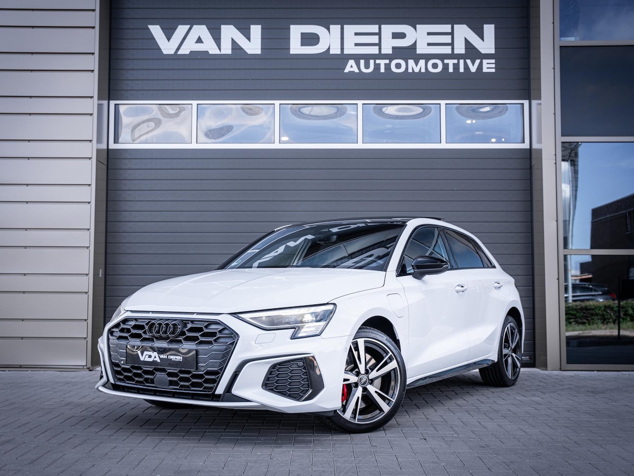 Audi A3 Sportback - 45 TFSI e S edition Competition - Pano l Matrix l Elek stoel. l ACC - AutoWereld.nl