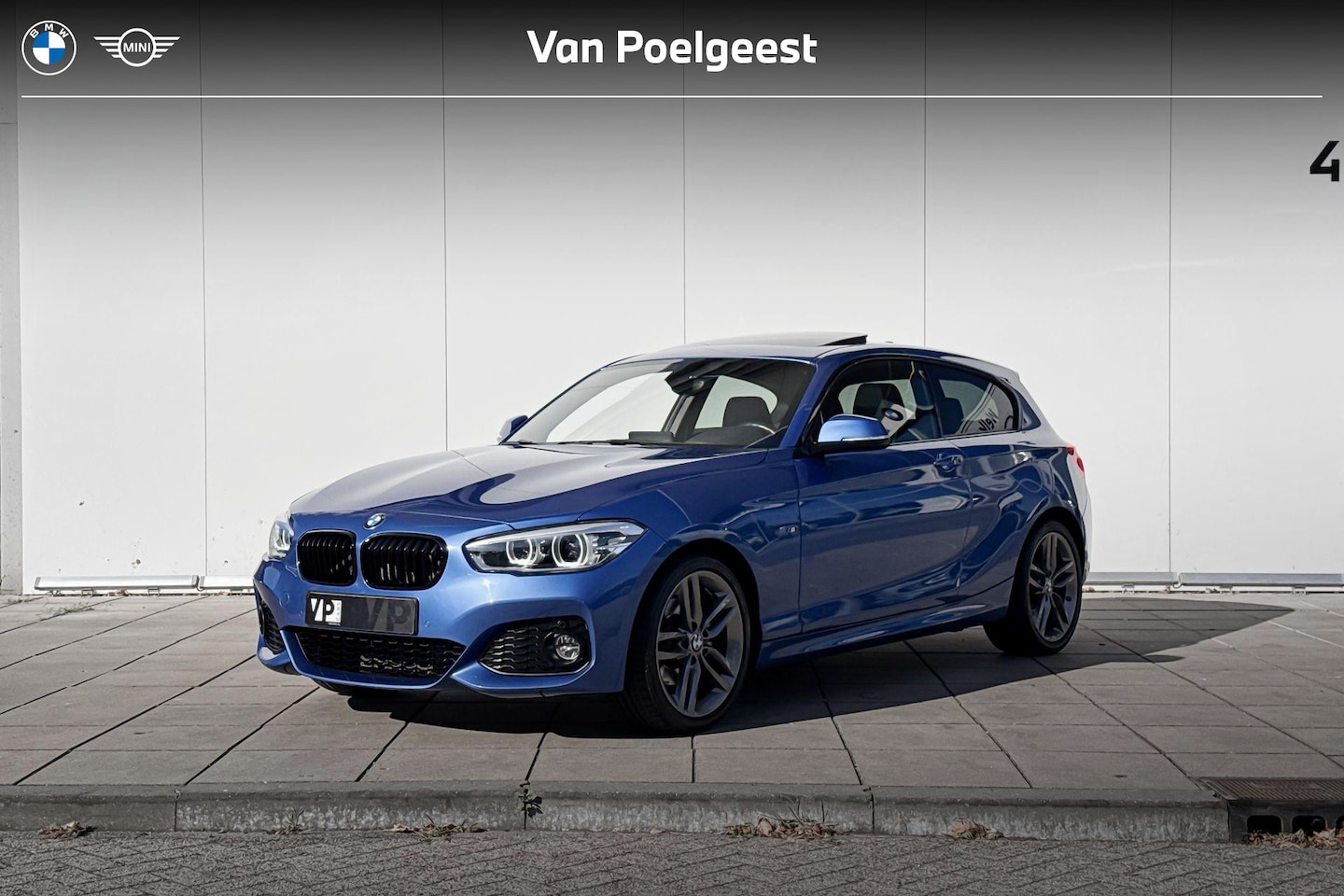 BMW 1-serie - 120i High Executive M-Sport / Panorama Dak / LED Koplampen / Harman Kardon / Stoel Verwarm - AutoWereld.nl