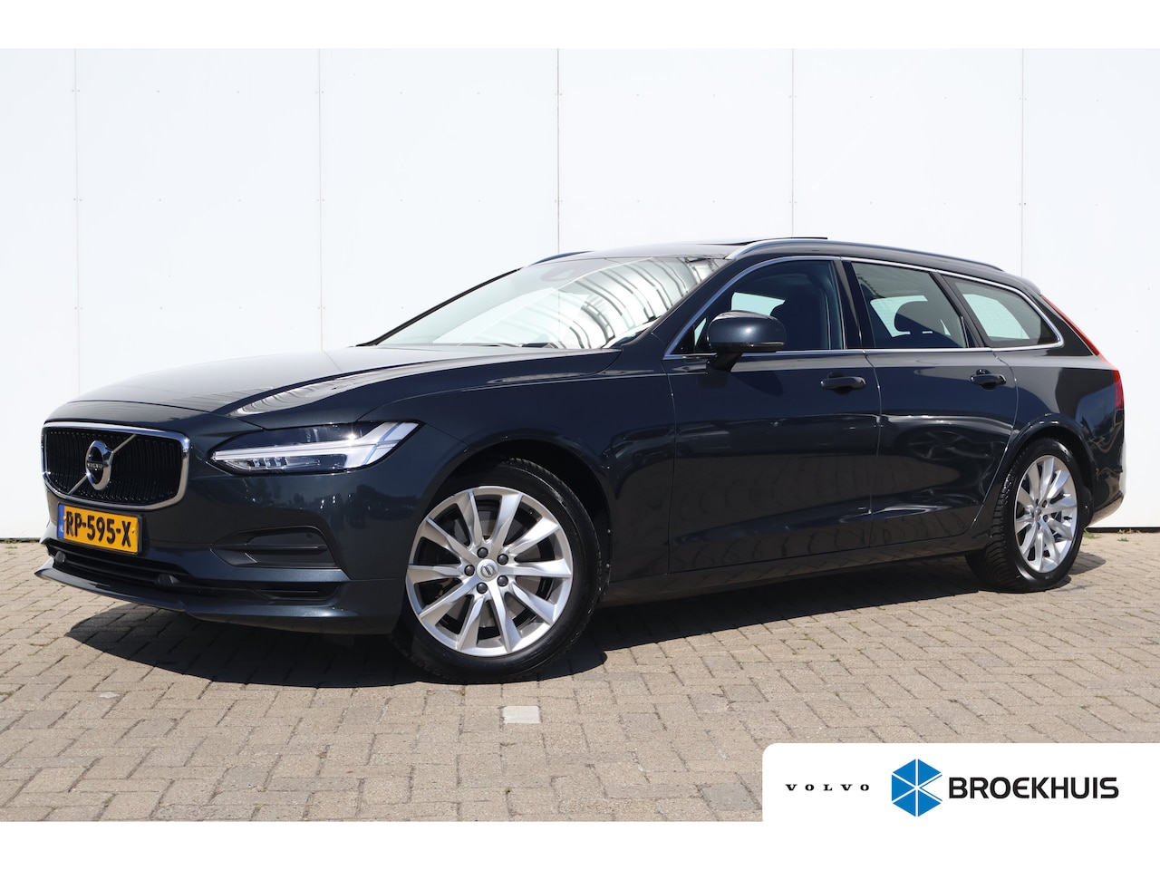 Volvo V90 - 2.0 T5 Momentum | Trekhaak | 1e Eigenaar | Panorama | Leder | - AutoWereld.nl