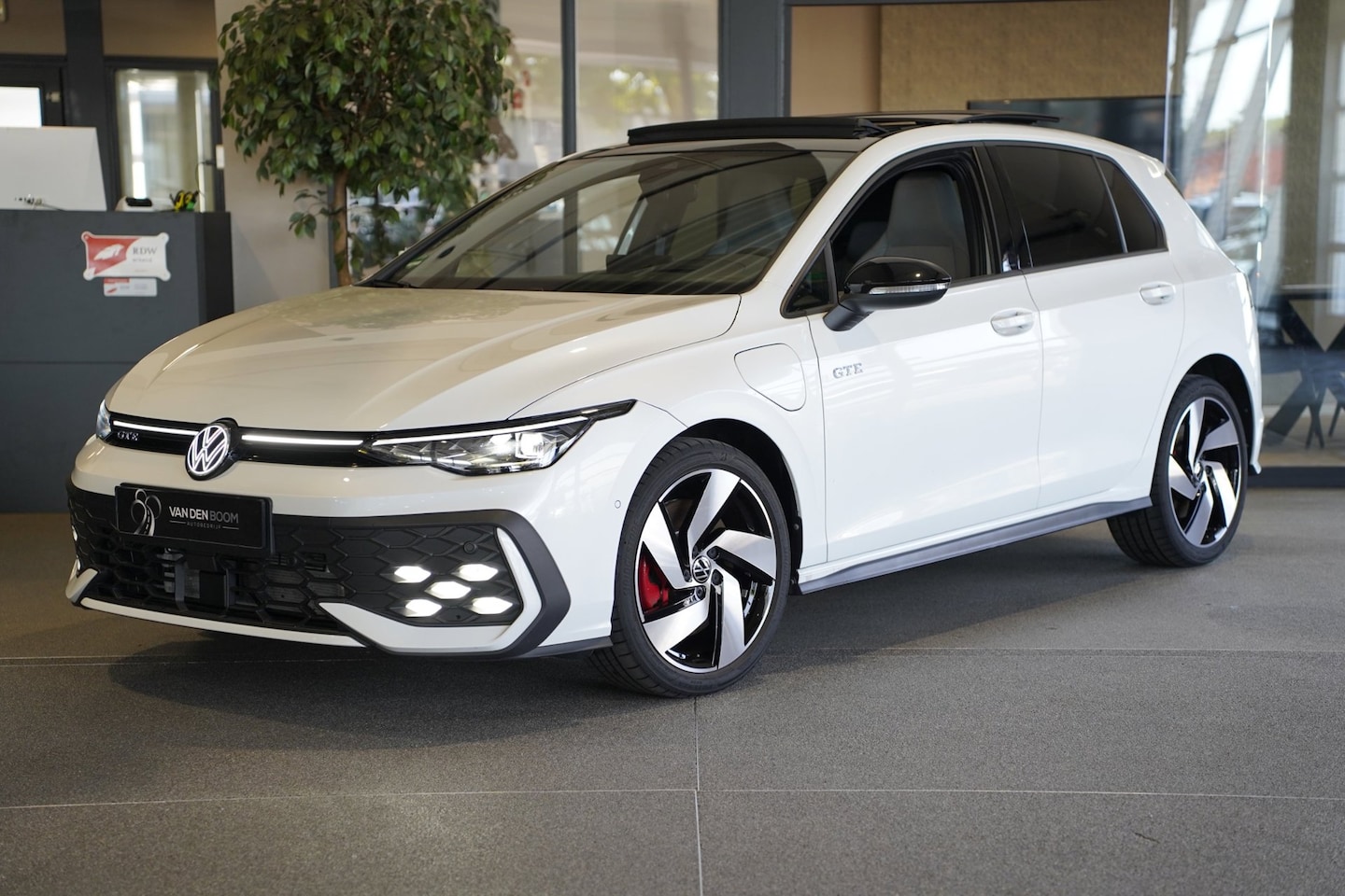 Volkswagen Golf - 8.5 1.5 eHybrid GTE 272PK Facelift Pano Volleder Cam IQ Led - AutoWereld.nl