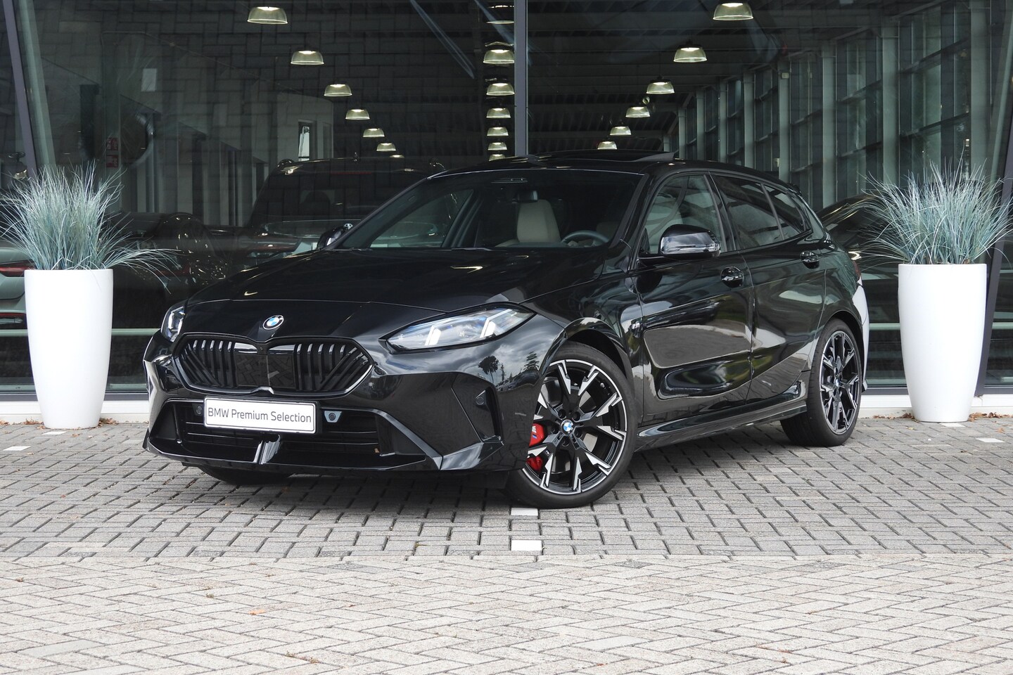 BMW 1-serie - 120 M Sport Automaat / Panoramadak / Achteruitrijcamera / Sportstoelen / Comfort Access / - AutoWereld.nl