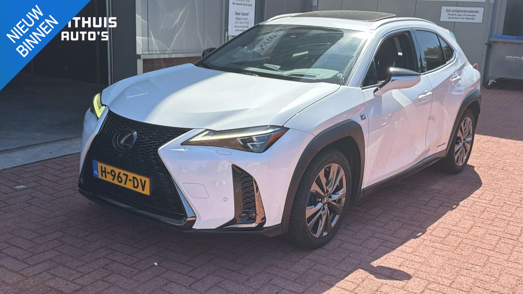 Lexus UX - 250h AWD F-Sport - AutoWereld.nl