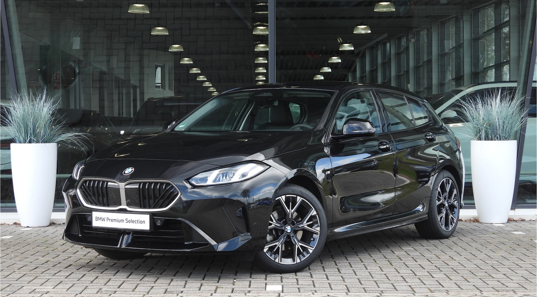 BMW 1-serie - 120 M Sport Automaat / Achteruitrijcamera / Stoelverwarming / PDC - AutoWereld.nl