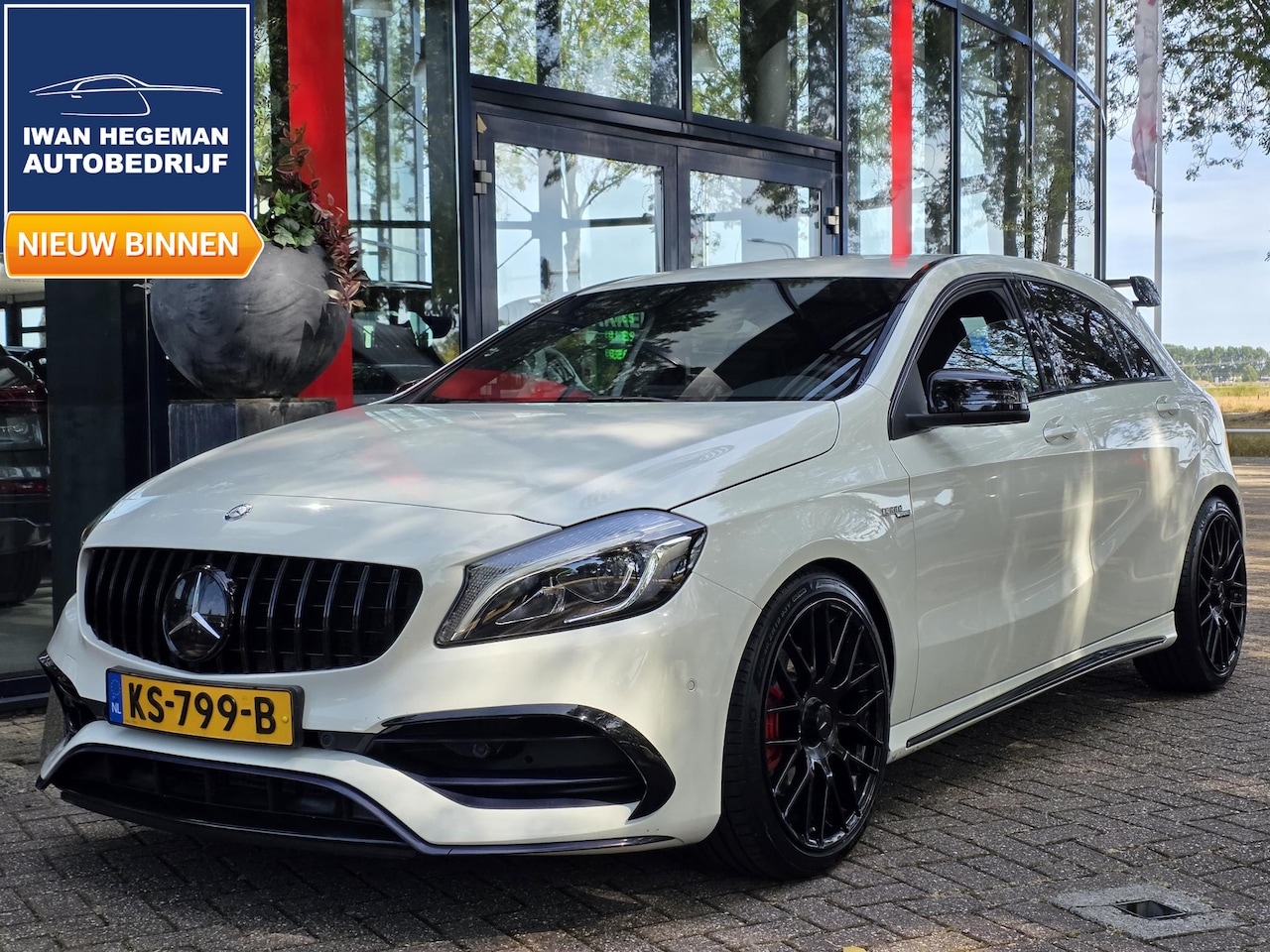 Mercedes-Benz A-klasse - 250 AMG Line Sport Prestige | Leer | PDC | Climate control | 19 inch velgen | Stoelverwarm - AutoWereld.nl