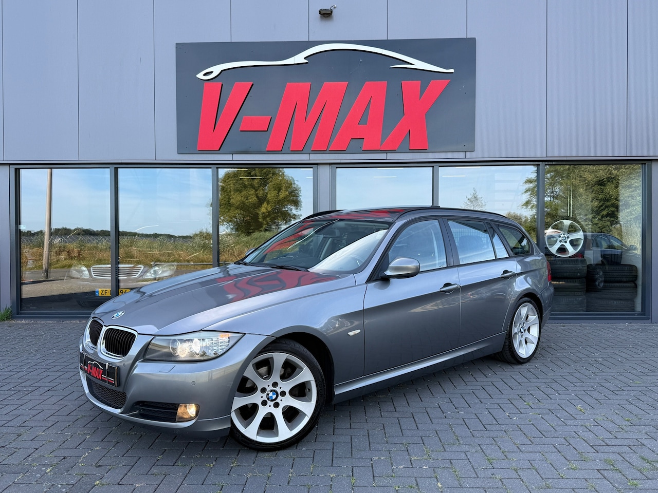 BMW 3-serie - 318i LCI AUT High Executive Pano Navi Xenon Leder Stoelv - AutoWereld.nl