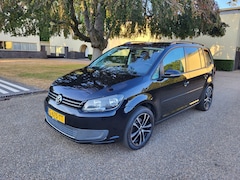 Volkswagen Touran - 1.6 TDI Trendline 7p. 240.000 Km AUTOMAAT ZWART 2011