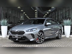 BMW 2-serie Gran Coupé - 220 M Sport Automaat / Panoramadak / Sportstoelen / Comfort Access / Achteruitrijcamera /
