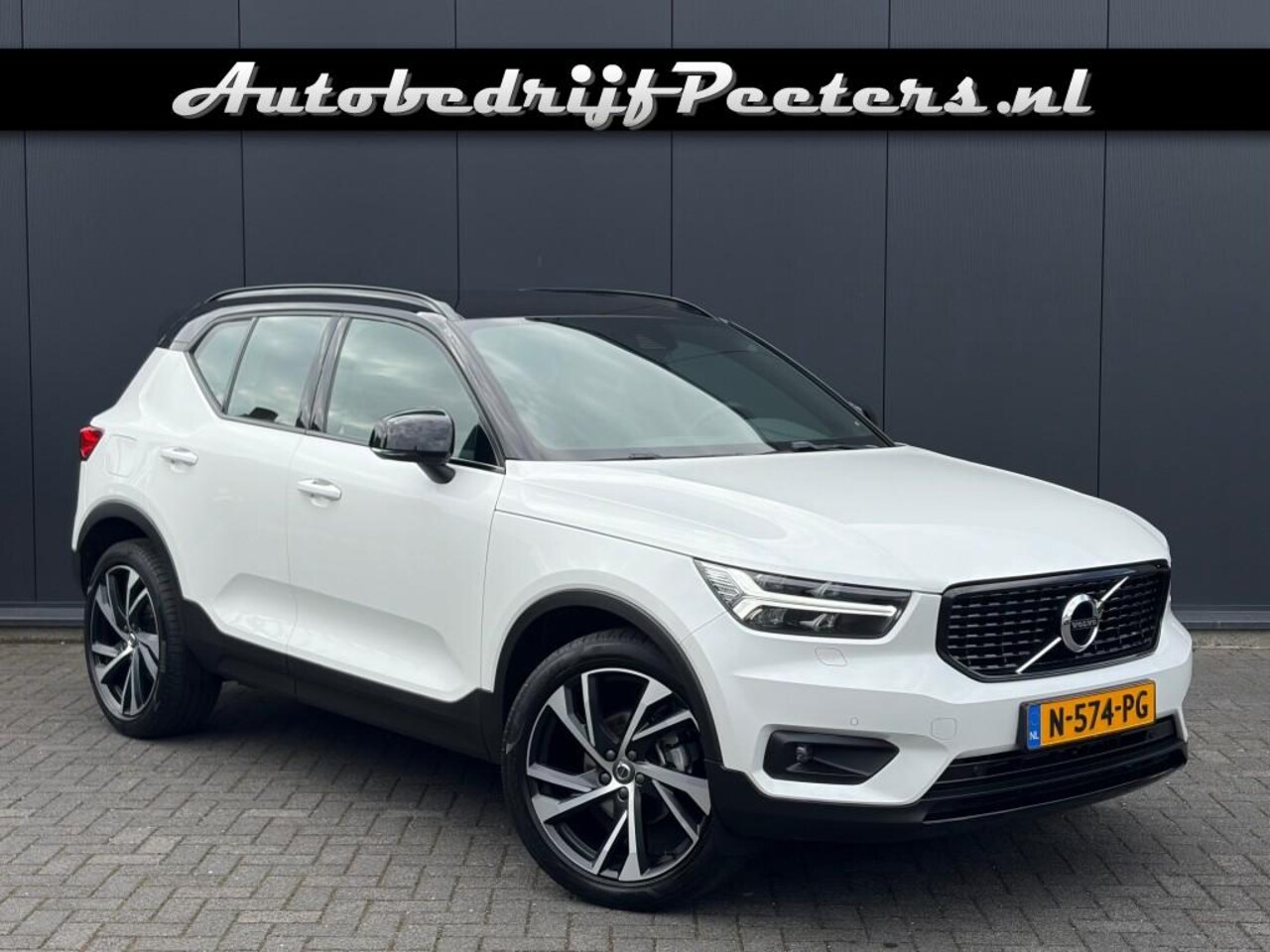 Volvo XC40 - T3 163pk R-Design ACC Leder LED Camera Carplay e.Trekhaak NL-auto - AutoWereld.nl