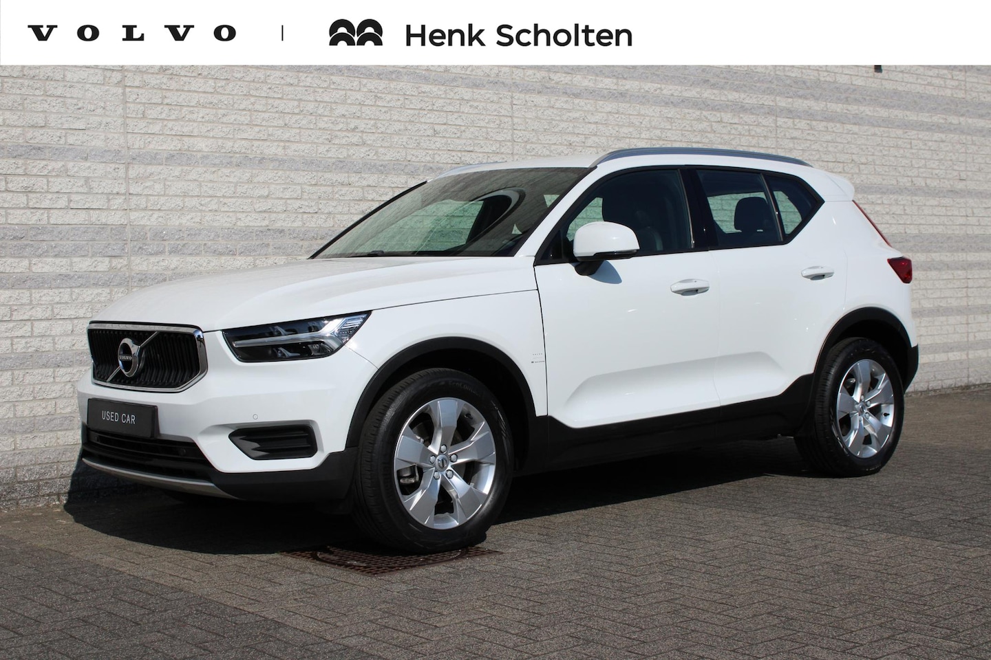 Volvo XC40 - T4 Automaat Momentum Pro | Bandenspanningscontrolesysteem | lederen/stof bekleding | Navig - AutoWereld.nl