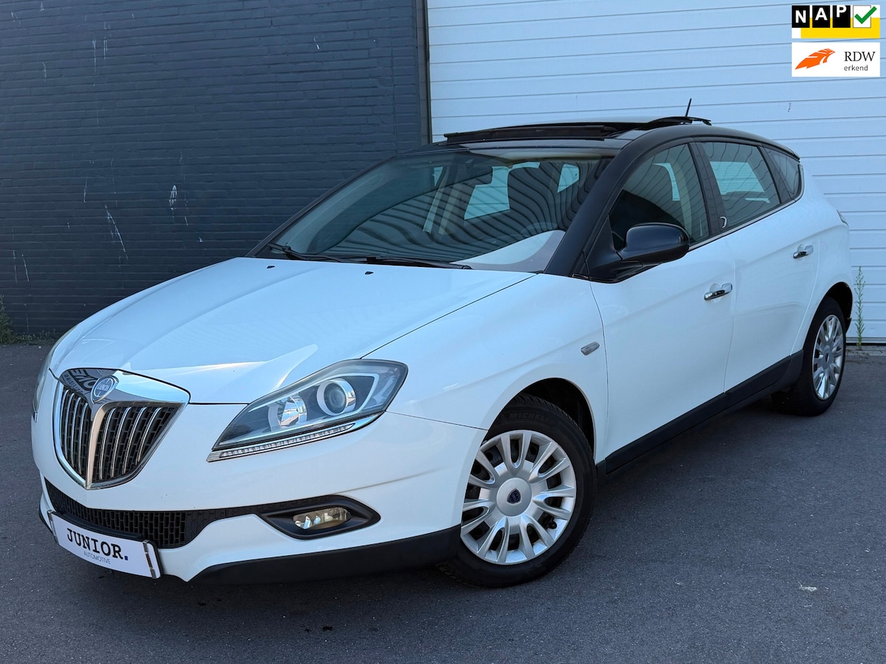 Lancia Delta - 1.4-16V Argento PANORAMADAK/XENON/AIRCO - AutoWereld.nl