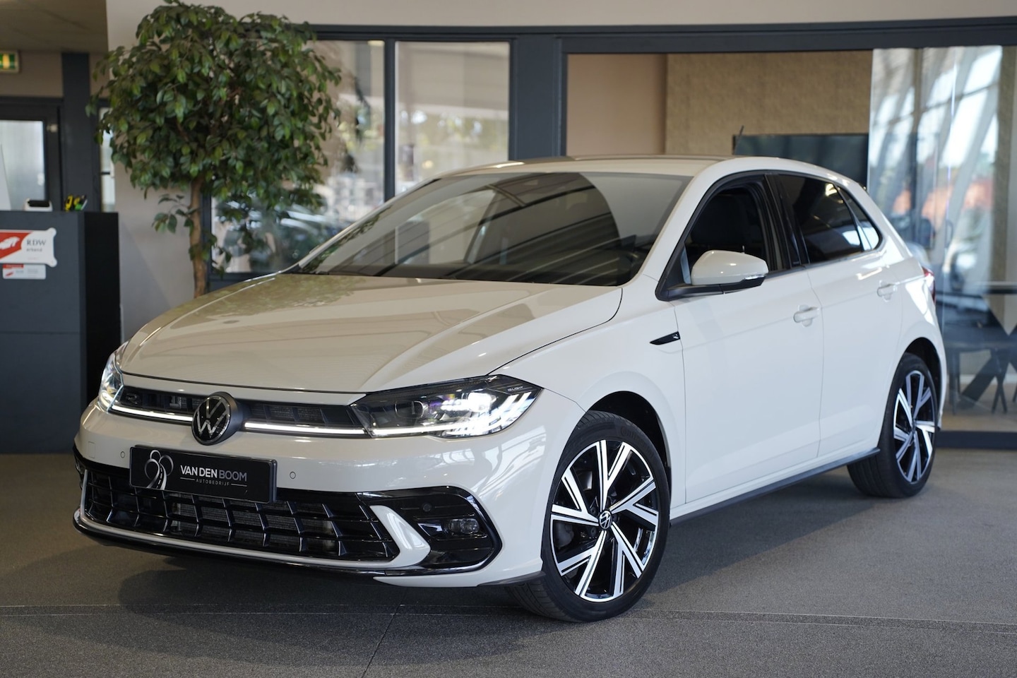 Volkswagen Polo - 1.0 TSI 2x R-Line 110PK DSG Facelift Ascot IQ Matrix Led Navi Virtual ACC - AutoWereld.nl