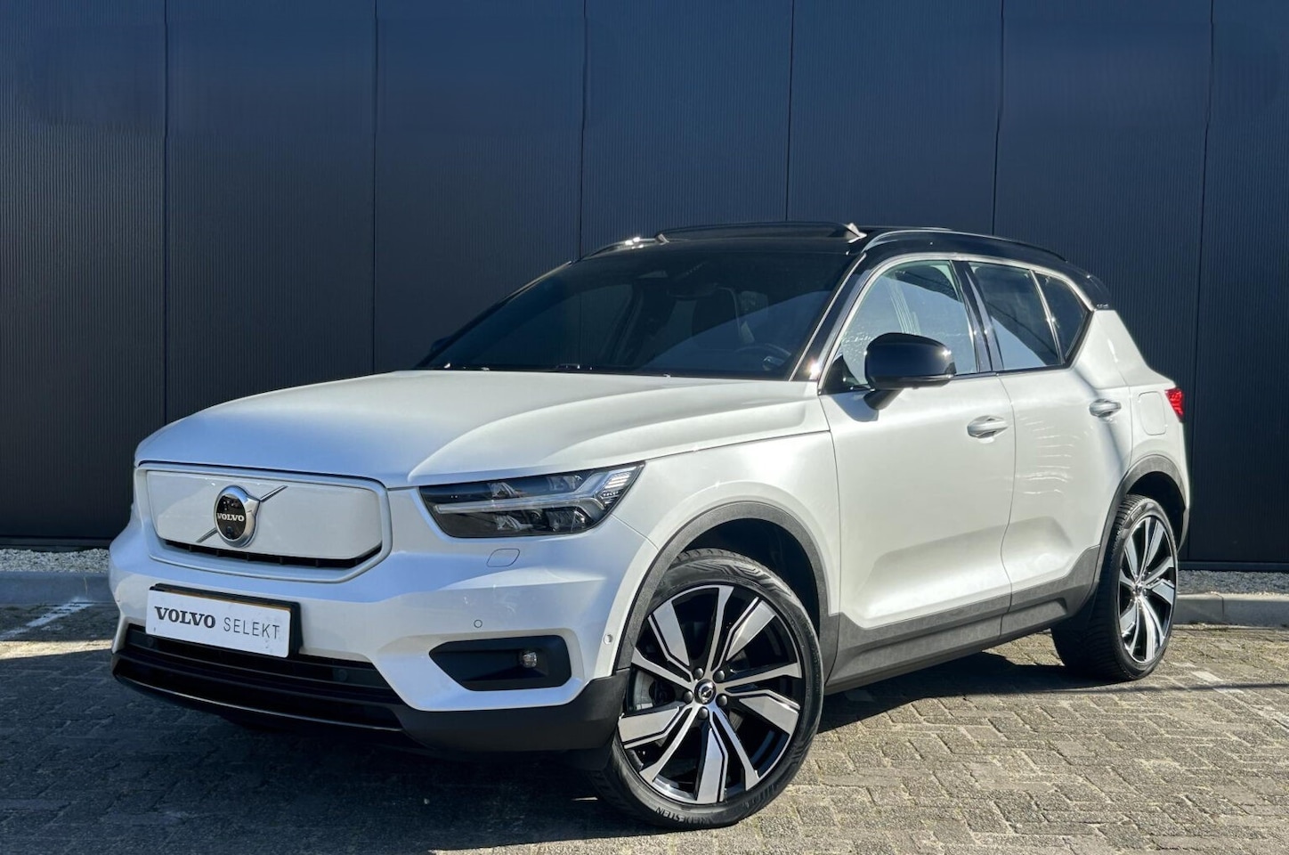 Volvo XC40 - Recharge Pro 360cam, autopilot, panoramadak, keyless, elek.stoelen, trekhaak, NL auto, carplay/android, - AutoWereld.nl