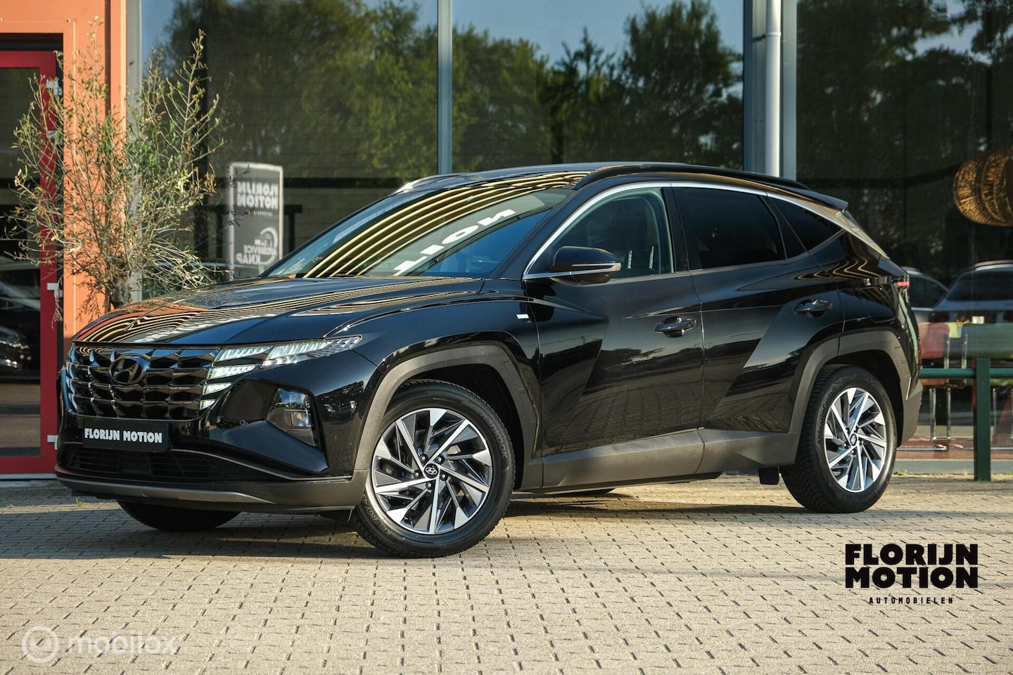 Hyundai Tucson - 1.6 T-GDI MHEV Comfort Smart | Pano | Stoelverwarming | Trekhaak | 18 Inch | Carplay | LED - AutoWereld.nl