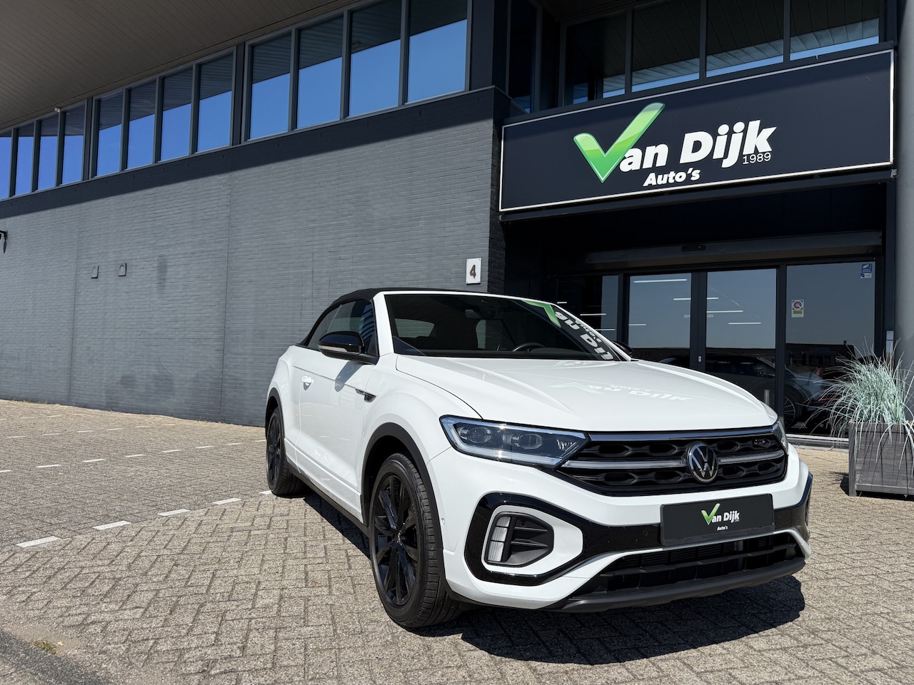 Volkswagen T-Roc Cabrio - 1.5 TSI R-Line Navi Camera Pdc - AutoWereld.nl