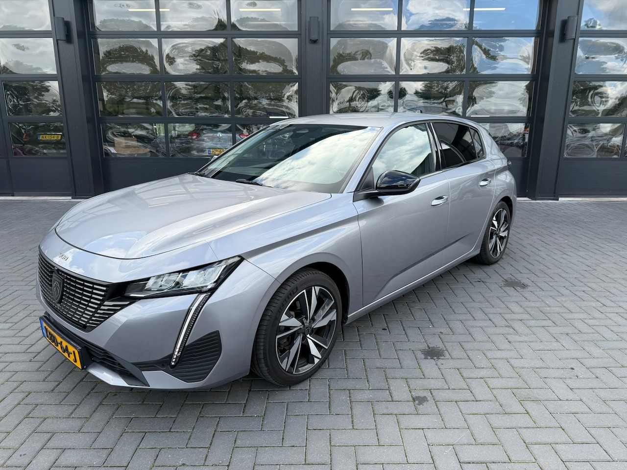 Peugeot 308 - 1.2 PureTech Allure 360-camera / Carplay - AutoWereld.nl