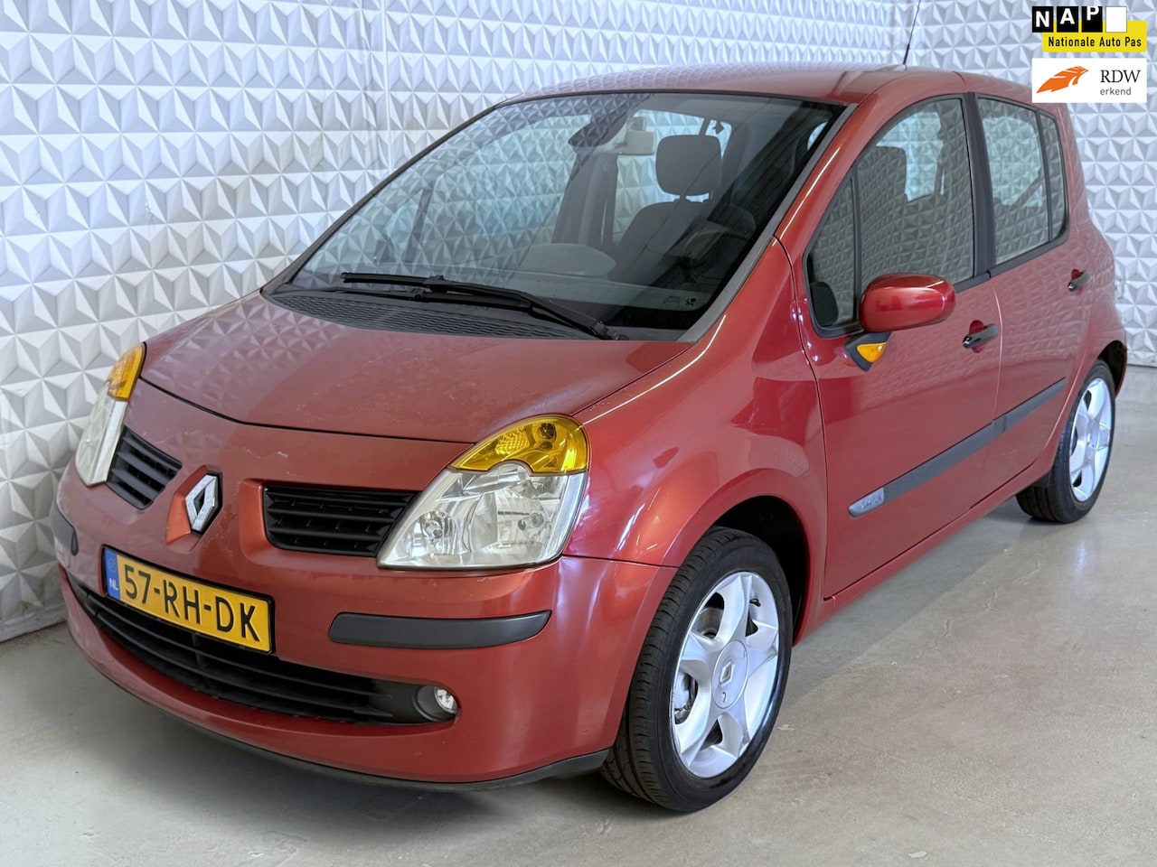 Renault Modus - 1.4-16V Privilège Luxe AIRCO + TREKHAAK / 147.000km(2005) - AutoWereld.nl