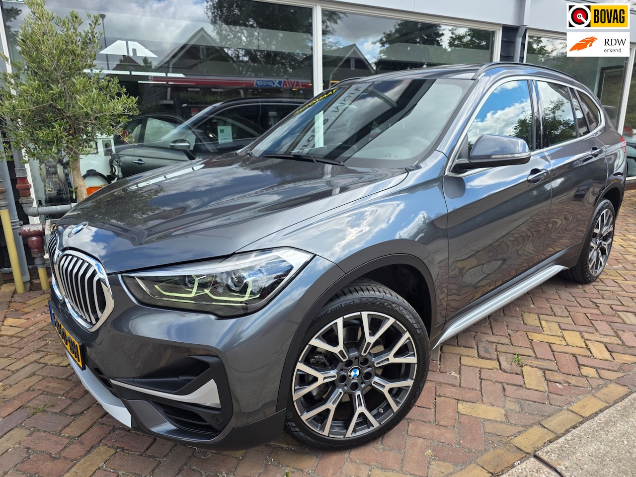 BMW X1 - SDrive20i VDL Nedcar Edition,panaorama,leder,led,trekhaak - AutoWereld.nl