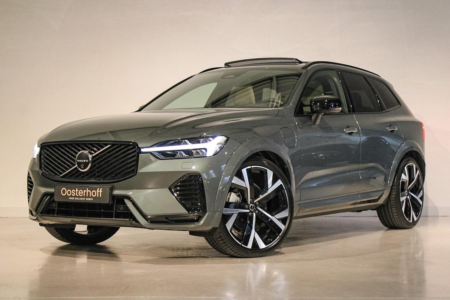 Volvo XC60 - 2.0 T6 Hybrid AWD Ultra Dark H&K | LUCHTV | 22 " - AutoWereld.nl