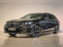 BMW 5-serie Touring - 550e xDrive B&W | PANO | 4w-besturing