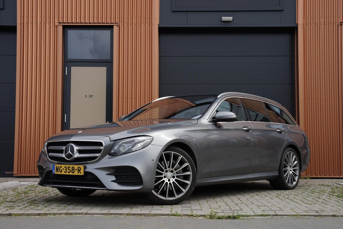 Mercedes-Benz E-klasse Estate - 220 d | Designo | AMG-exterieur - AutoWereld.nl