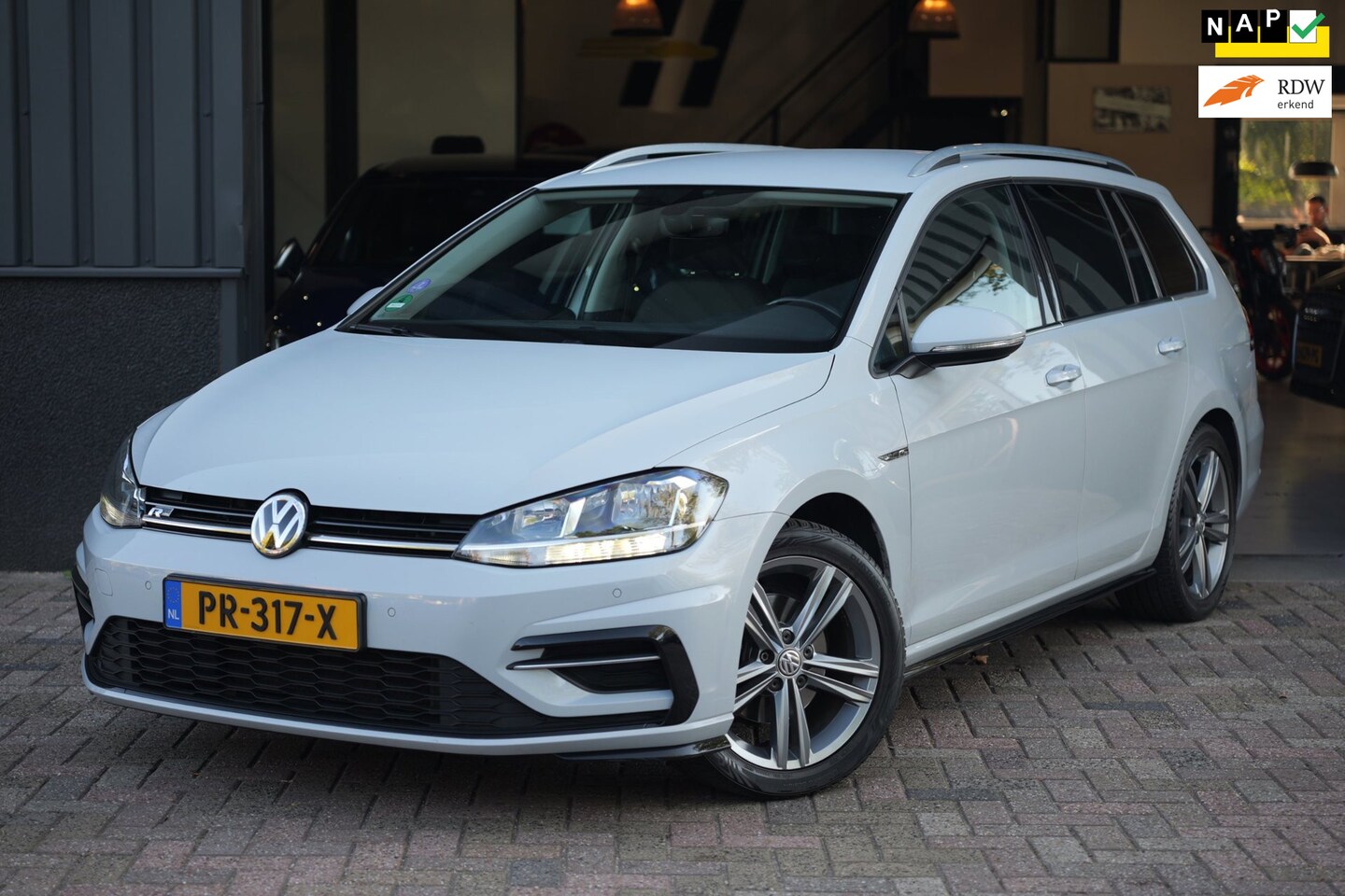 Volkswagen Golf Variant - 1.0 TSI Highline R-Line|Virt. Dash|CarPlay - AutoWereld.nl
