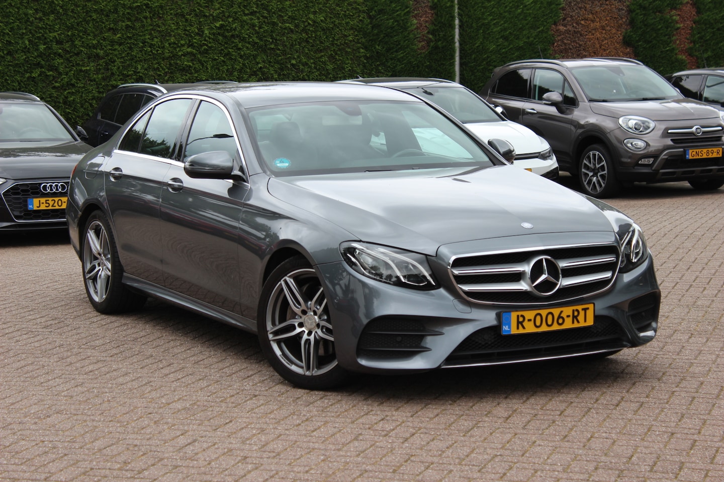 Mercedes-Benz E-klasse - 200 Ambition AMG / Dealer Onderhouden / Camera / Navigatie / Dodehoek / 19'' / Leder&Alcan - AutoWereld.nl