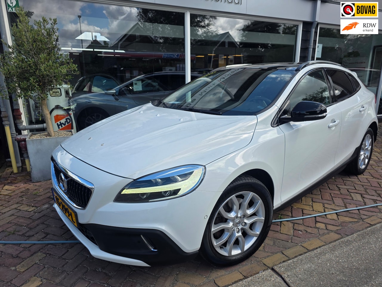 Volvo V40 Cross Country - 1.5 T3 Polar+ Luxury 1.5 T3 Polar+ Luxury,mooie uitvoering,panorama - AutoWereld.nl