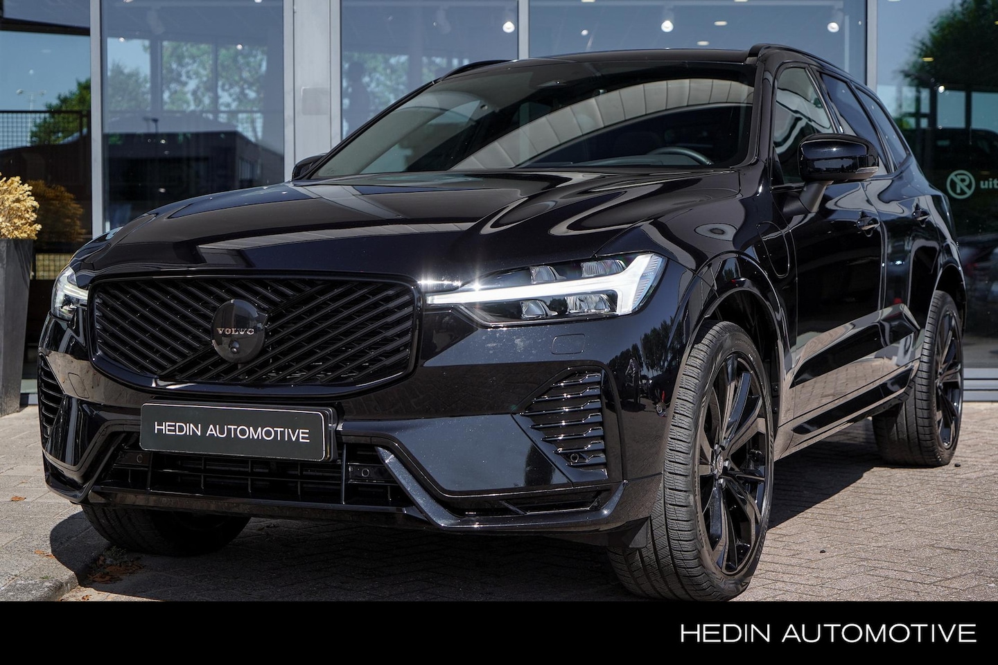 Volvo XC60 - 2.0 T6 Plug-in hybrid AWD Ultra Black Edition | Luchtvering | Adaptieve Cruise + Pilot Ass - AutoWereld.nl