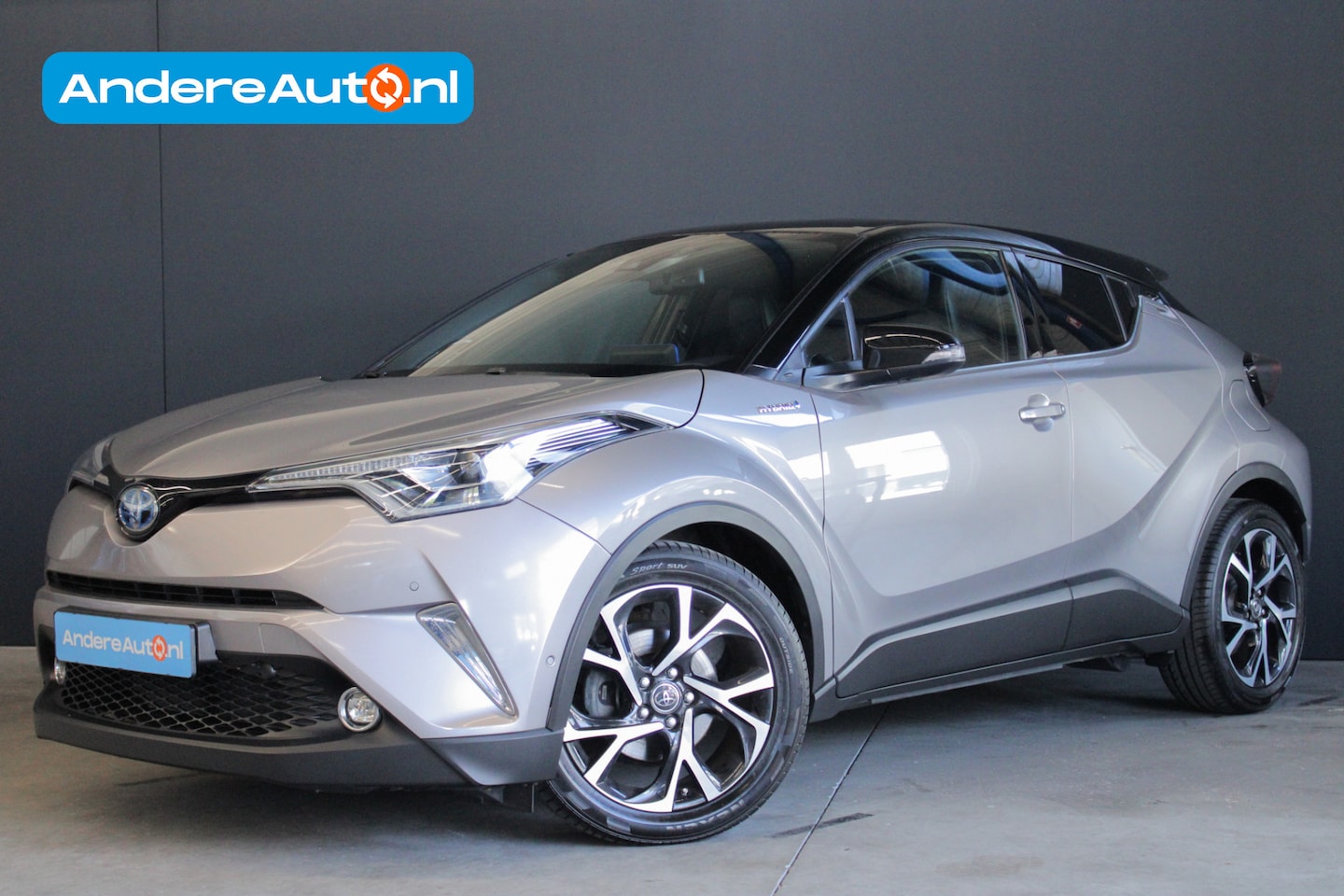 Toyota C-HR - 1.8 Hybrid Executive Bi-Tone |navi|stoelverwarming|JBL|leder| - AutoWereld.nl