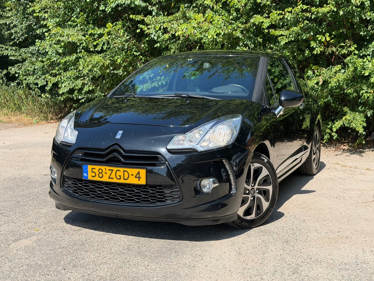 Citroën DS3 - 1.6 e-HDi So Chic | Cruise + Clima Nu € 3.975,-!!! - AutoWereld.nl