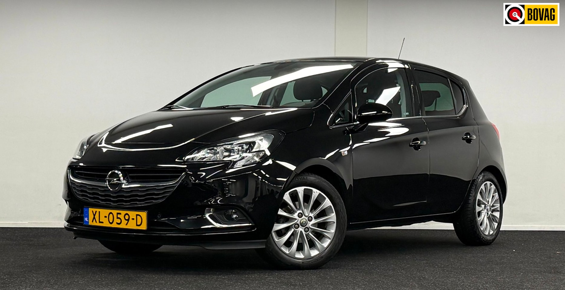 Opel Corsa - 1.4 Online Edition*Automaat*Bumperschade*Nap*Navi*Camera*ClimaEcc - AutoWereld.nl