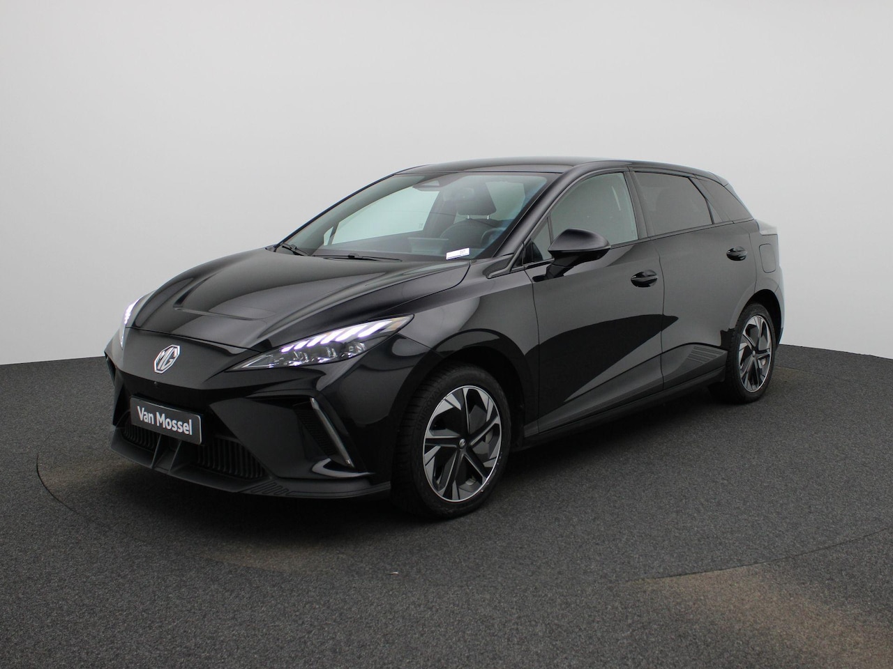 MG MG4 - Long Range 64kWh Luxury | Navi | Led Koplampen | Stoelverwarming | CarPlay | Camera | MG i - AutoWereld.nl