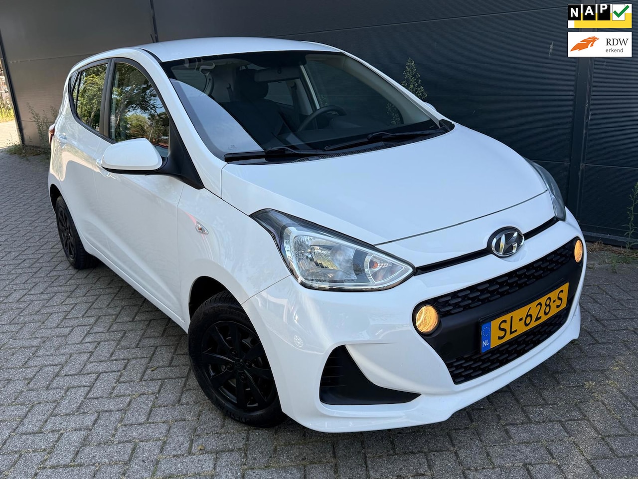Hyundai i10 - 1.0i Comfort/Navi/bleutooth/Airco/Cruise - AutoWereld.nl