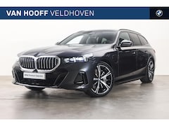 BMW 5-serie Touring - 550e xDrive M Sport Automaat / Trekhaak / Panoramadak / Comfortstoelen / Comfort Access /