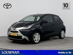 Toyota Aygo - 1.0 VVT-i x-play | Airco | Achteruitrijcamera | Bluetooth | Elektrische ramen voor | Elekt