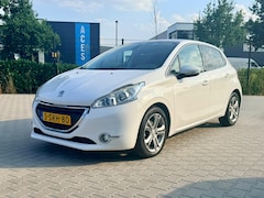 Peugeot 208 - 1.2 VTi Allure Panorama White
