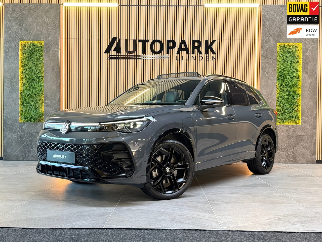 Volkswagen Tiguan - 1.5 eHybrid 3x R-Line Edition|PANO|MASSAGE|360 CAM|TREKHAAK|KEYLESS|IQ LIGHT|MEMORY|FABRIE - AutoWereld.nl
