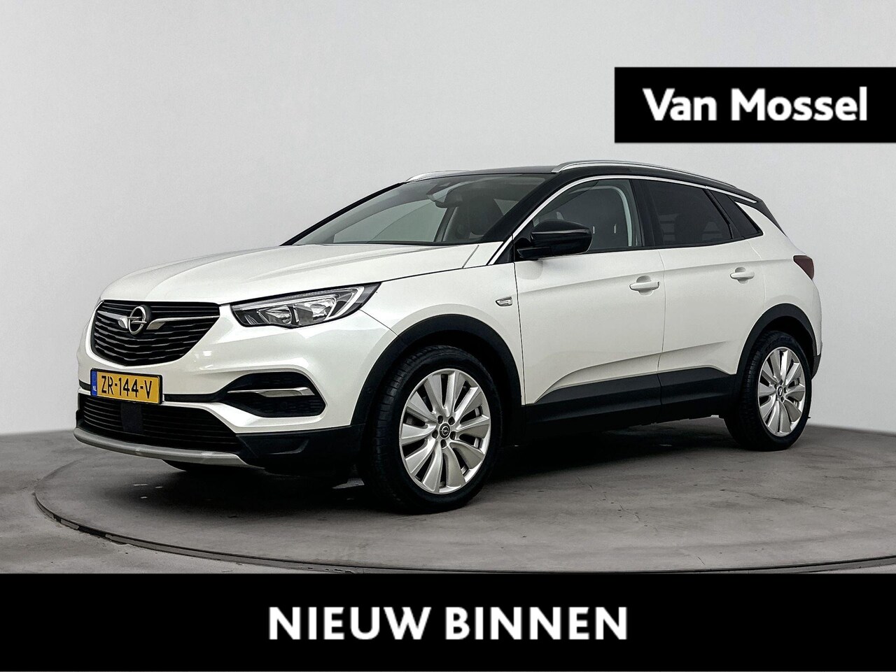 Opel Grandland X - 1.2 Turbo Business Executive 130PK | Trekhaak | Navigatie | Climate Control - AutoWereld.nl