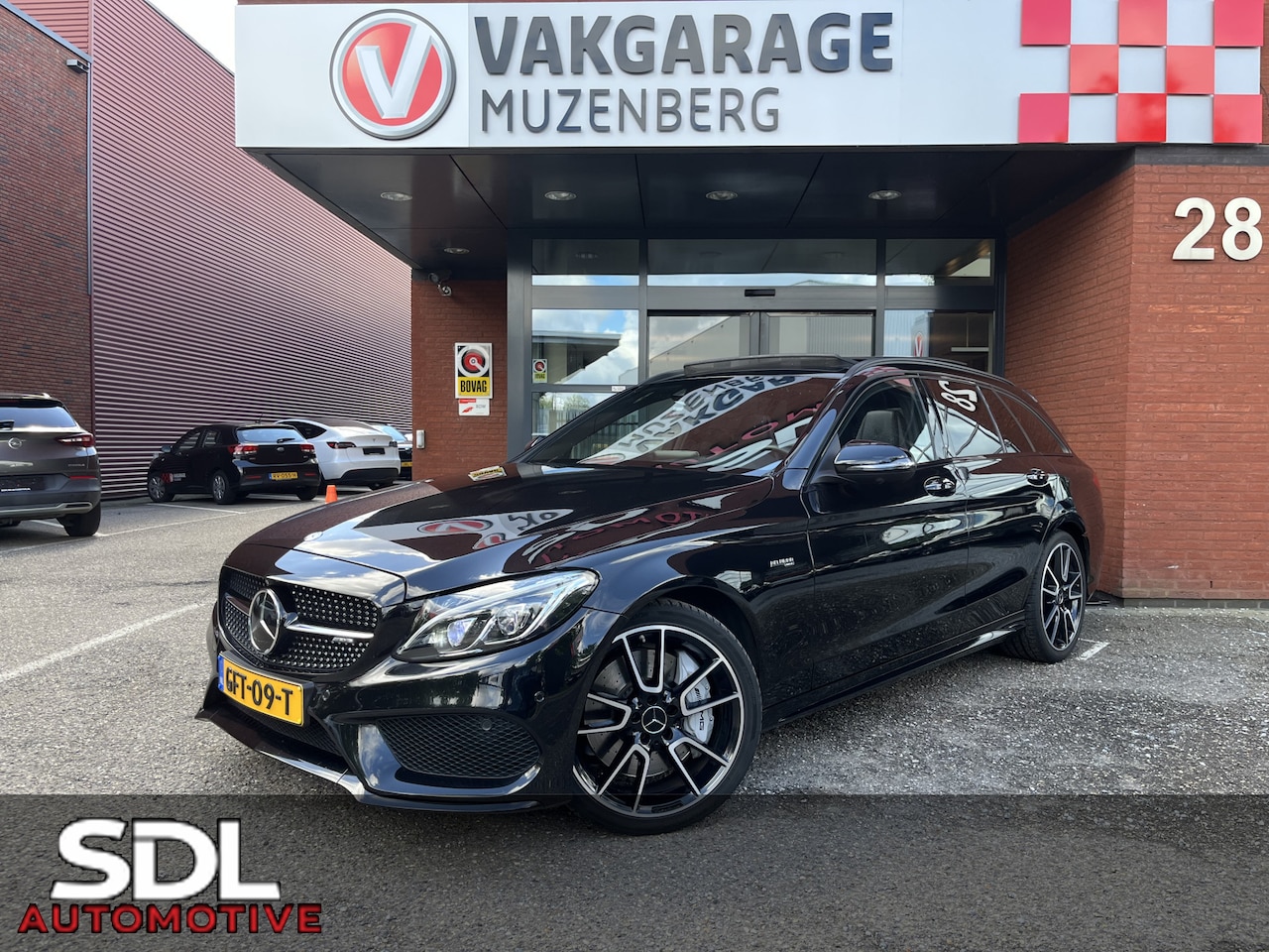Mercedes-Benz C-klasse Estate - AMG 43 4MATIC // BURMESTER // SCHAALSTOELEN // PANO-SCHUIFDAK // 360 CAMERA // DODEHOEK // - AutoWereld.nl