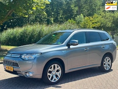 Mitsubishi Outlander - 2.0 PHEV instyle+/AUTOMAAT/AIRCO/CAMERA/SCHUIFDAK/LEDER/NAVI/VERWARMDE VOORST/TREKHAAK