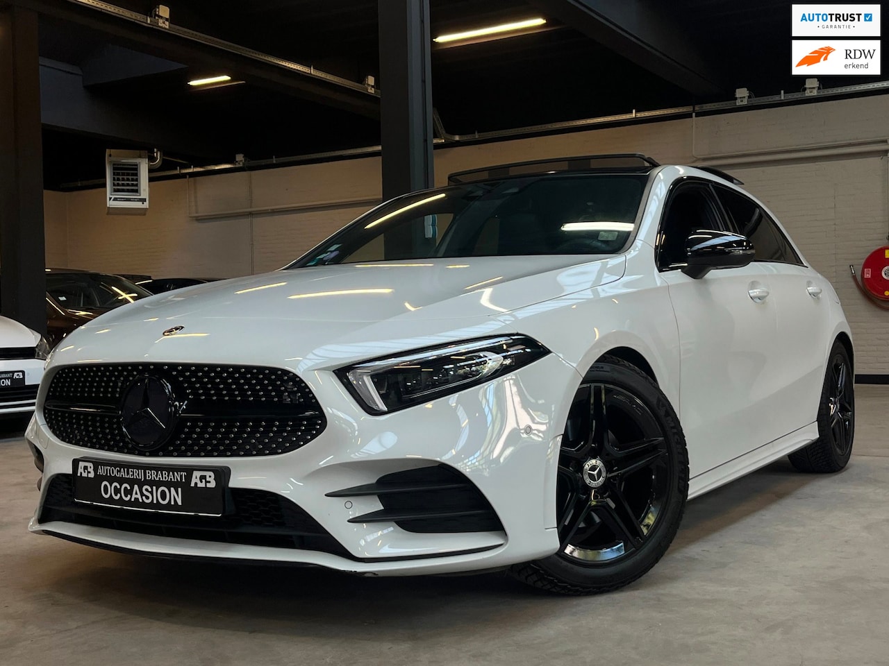 Mercedes-Benz A-klasse - 200 Business Solution AMG Pano/Carplay/Camera/Sfeerverlichting - AutoWereld.nl