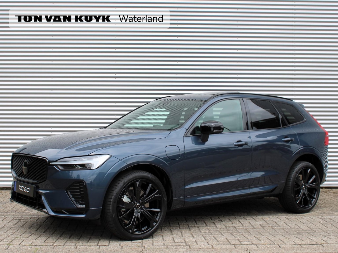 Volvo XC60 - 2.0 T6 Plug-in hybrid AWD Plus Black Edition Automaat / Trekhaak / Panoramadak / Head-up d - AutoWereld.nl