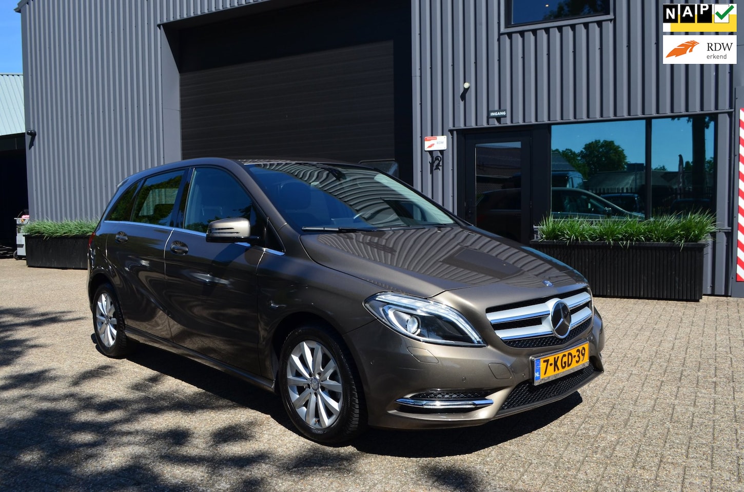 Mercedes-Benz B-klasse - 180 Ambition | Xenon | Automaat | Trekhaak - AutoWereld.nl