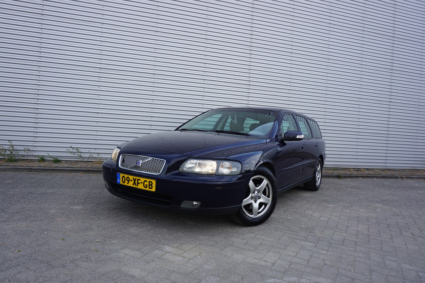 Volvo V70 - 2.4D Edition Airco / Cruise / Elektr. ramen / Trekhaak / Lm velgen / NAP / Apk t/m 04-2027 - AutoWereld.nl