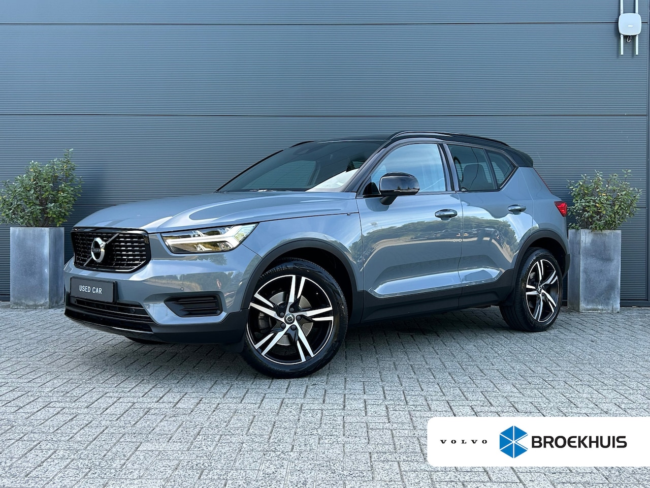 Volvo XC40 - 2.0 T4 R-Design | Trekhaak | Pilot Assist | Camera | BLIS | Harman/Kardon | Stoelverwarmin - AutoWereld.nl