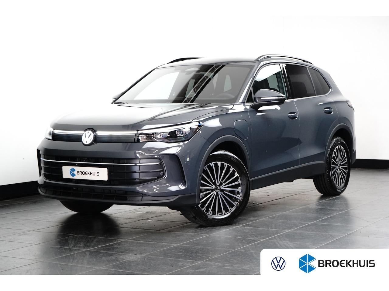 Volkswagen Tiguan - 1.5 TSI eHybrid 204PK Life | Tech Pakket | Comfort Pakket | Dode-hoek sensor | Wegklapbare - AutoWereld.nl
