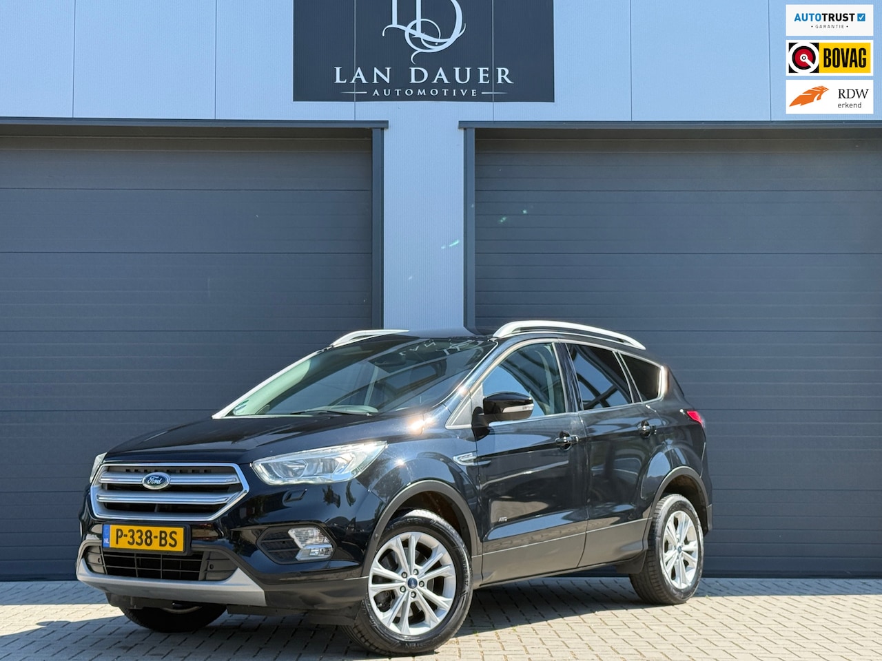 Ford Kuga - 1.5 Titanium 4WD / AUTOMAAT / CAMERA / TREKHAAK - AutoWereld.nl